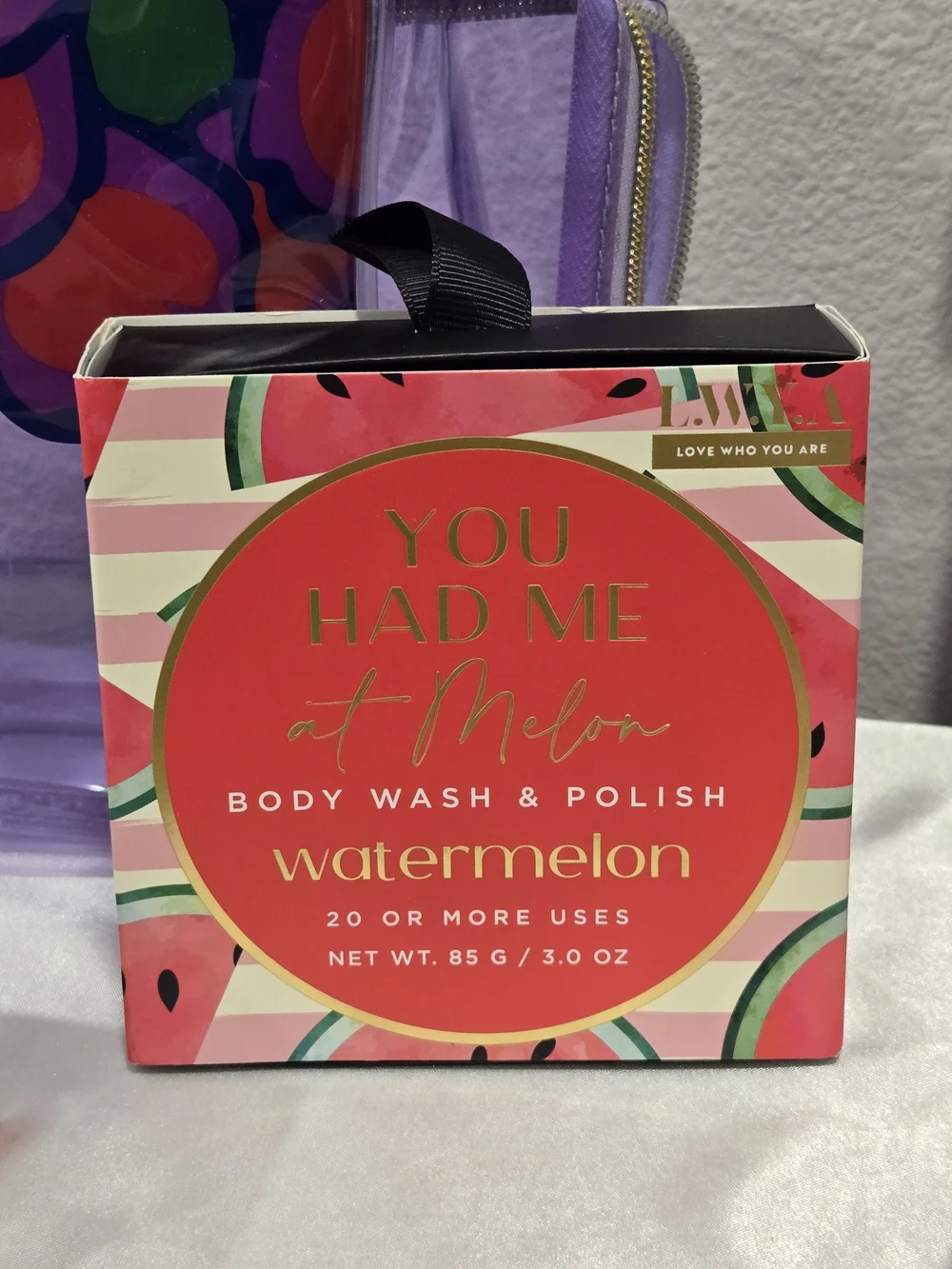 Marc Jacobs Lola Purple Floral Makeup Bag with Assorted Eye & Lip Essentials - Picture 6 of 16